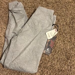 Grey leggeging still have tags